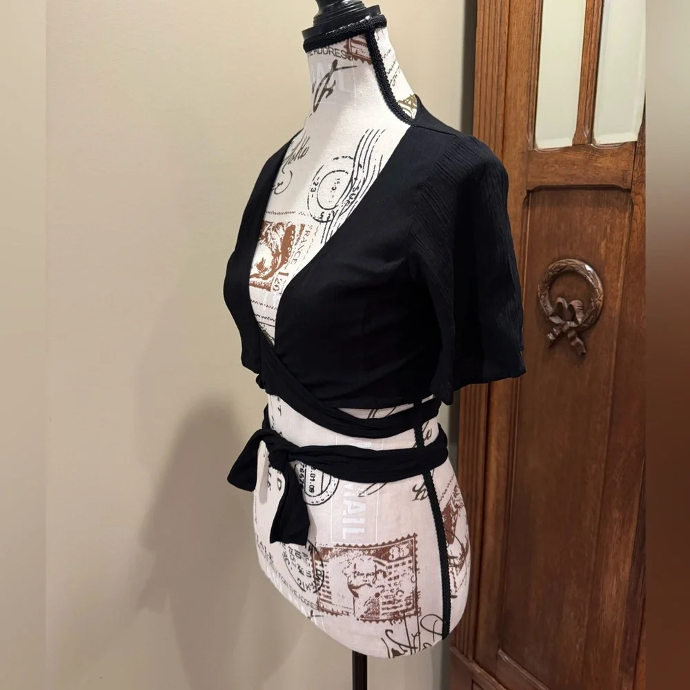 Black Wrap Crop Top with Ties, Adjustable - Picture 4 of 8